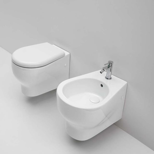 Set sanitari sospesi in ceramica