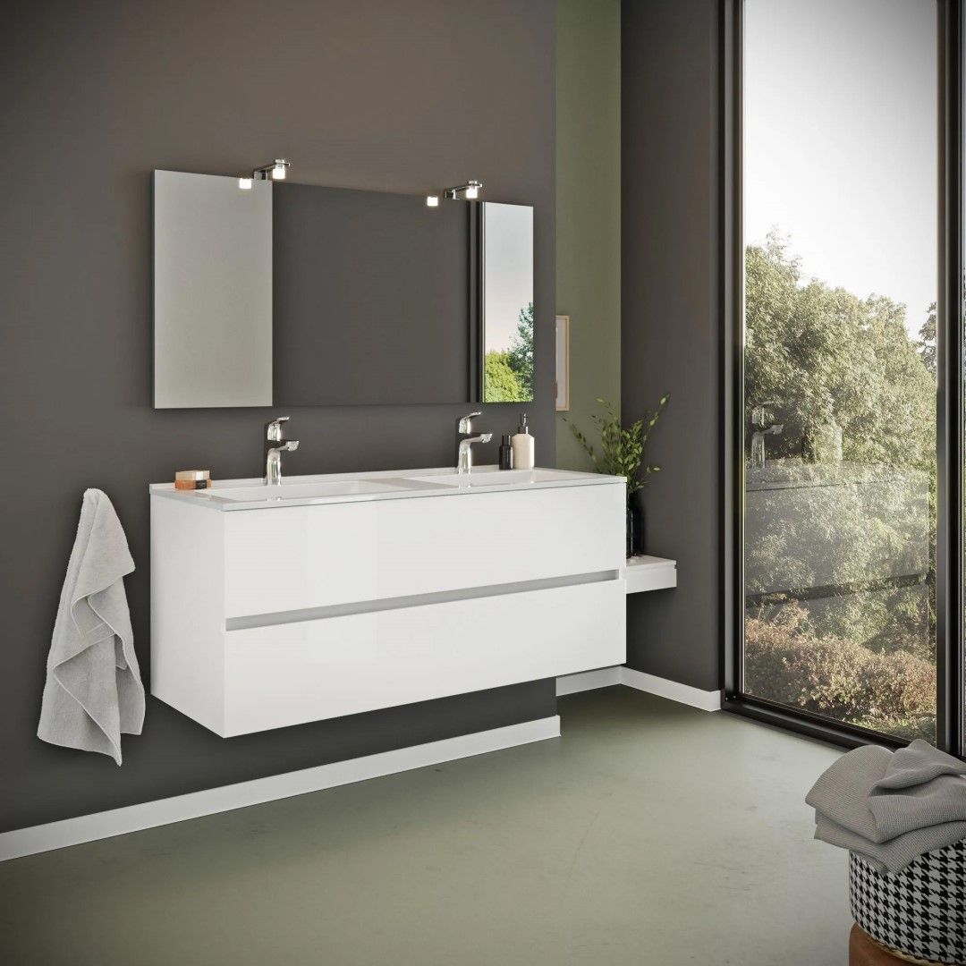 Meuble de salle de bains blanc brillant avec double lavabo