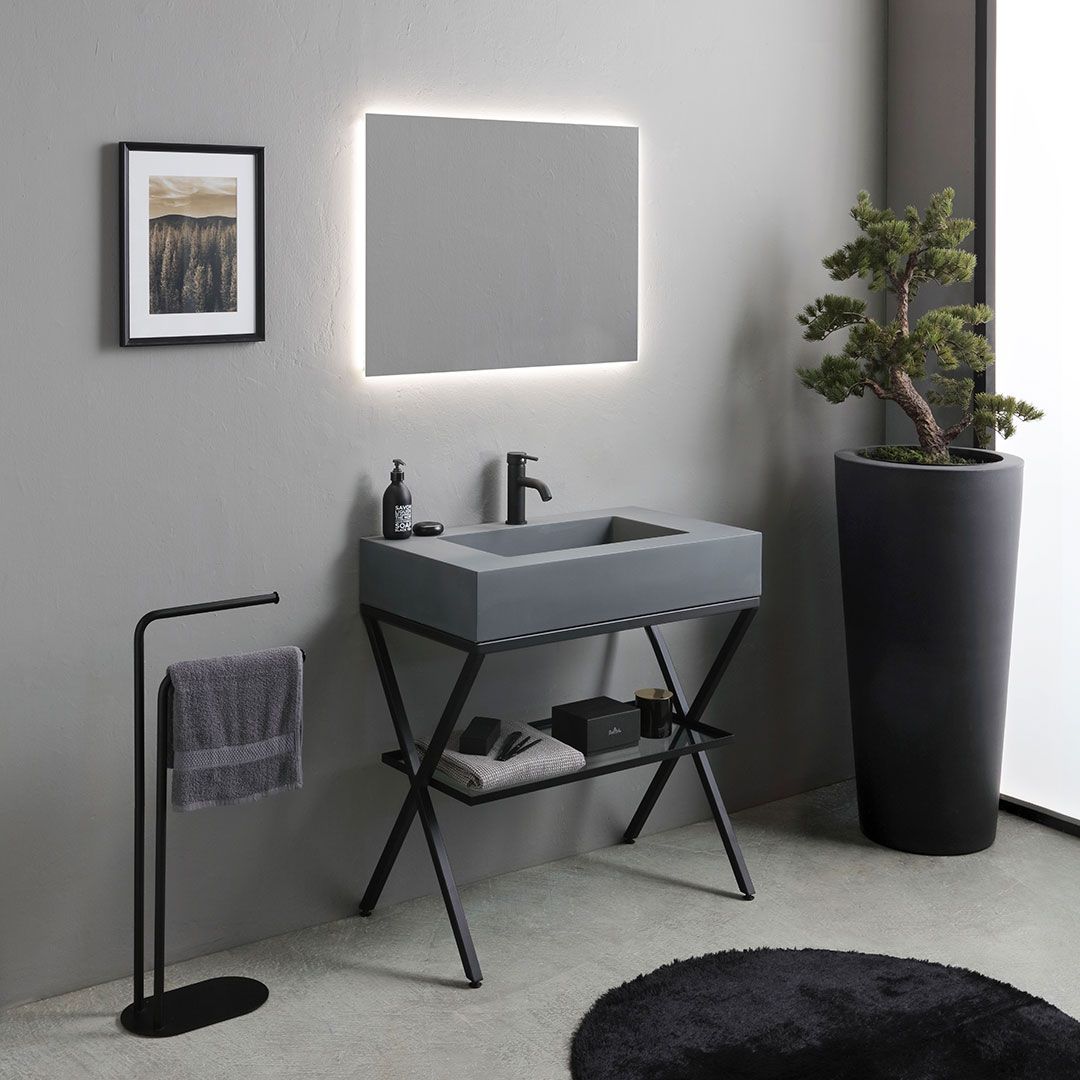 Composition de salle de bain de 80 cm avec support en métal noir mat, lavabo en résine et miroir rétro-éclairé